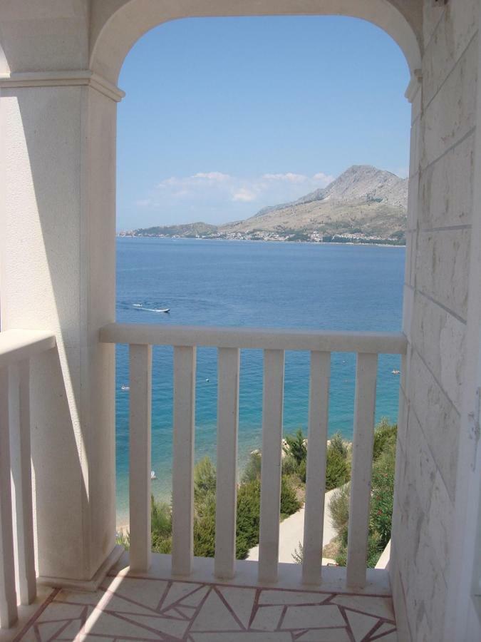 Apartments Lozina On The Beach โอมิช ภายนอก รูปภาพ